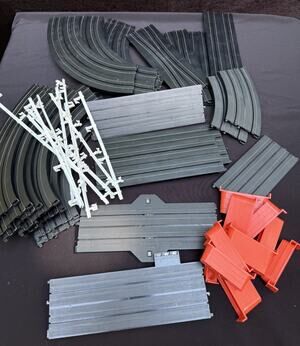 1960'S ELDON SLOT CAR TRACK LOT WITH OTHER ELDON SLOT CAR PARTS